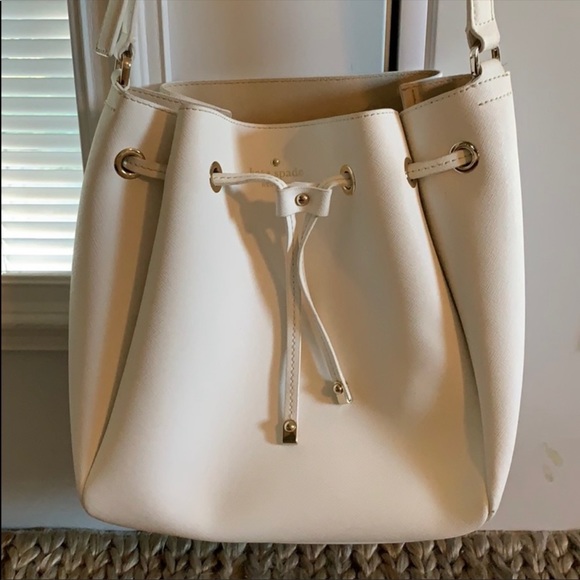 kate spade Handbags - Kate Spade ♠️ Bucket Crossbody Bag